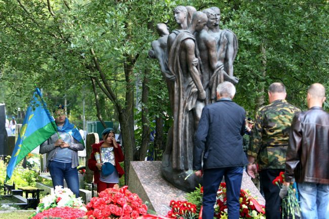 день ВДВ десантники акция памяти Серафимовское кладбище