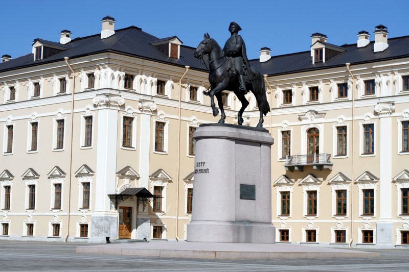 константиновский дворец памятник Петру Первому