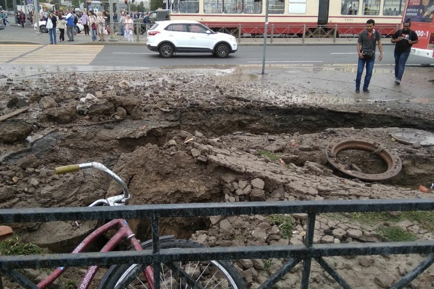 прорыв трубы улица дыбенко
