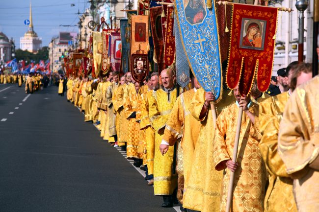 крестный ход день перенесения мощей александра невского религия православие