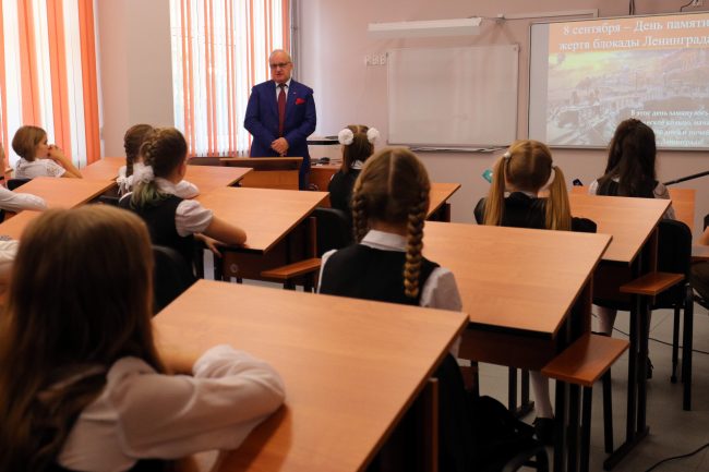 день знаний 1 сентября школа 110 дети школьники ученики вице-губернатор Владимир Кириллов