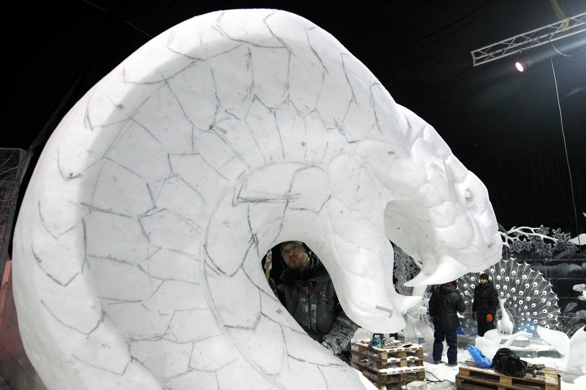 ледяные скульптуры змея