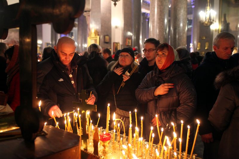 Рождественского тихо