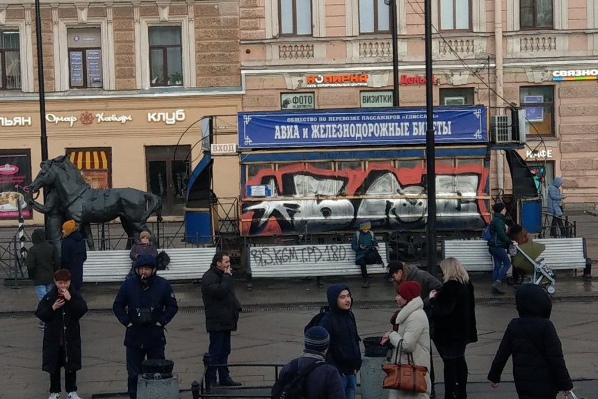 памятник конке граффити вандалы вандализм