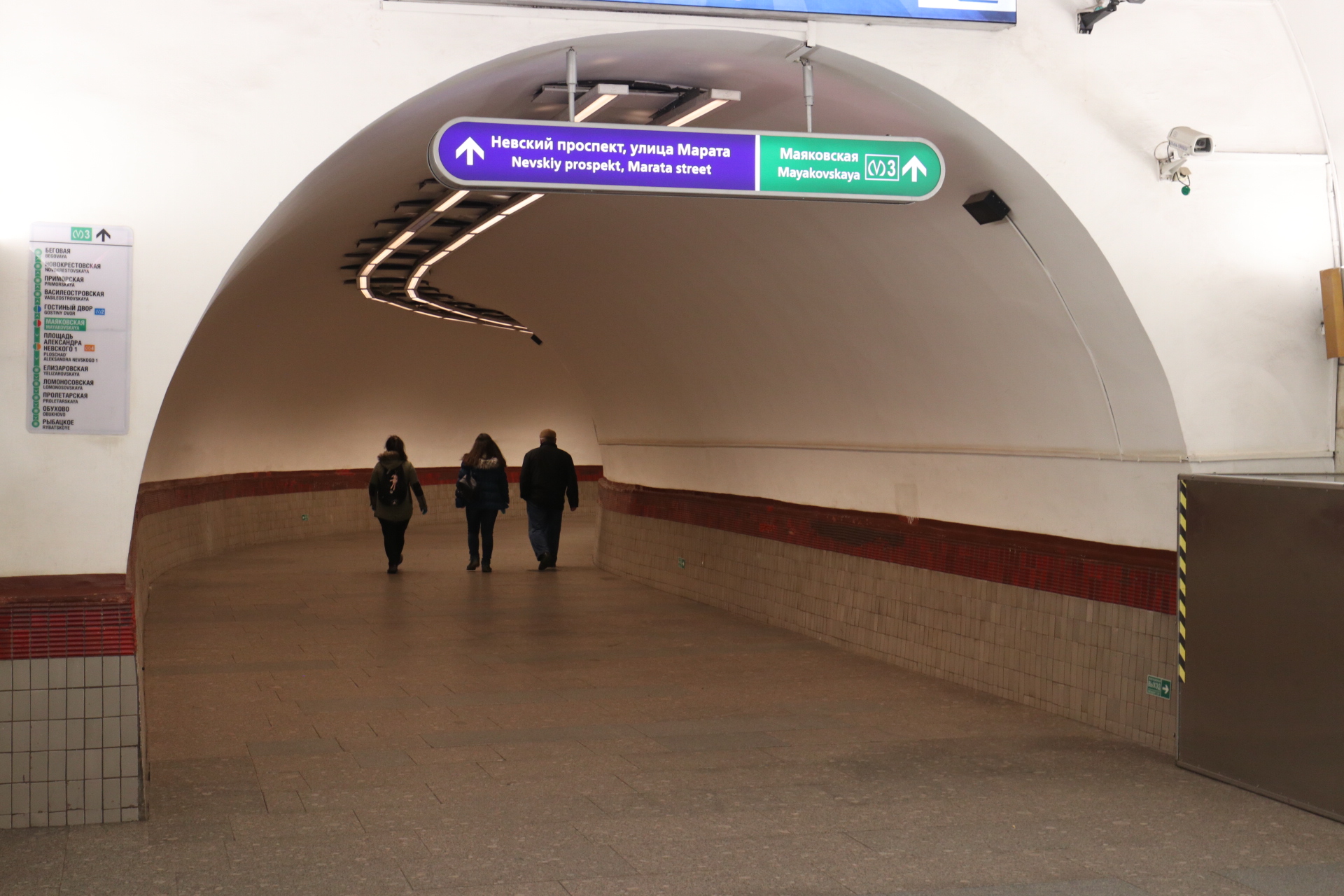 выход из метро московская
