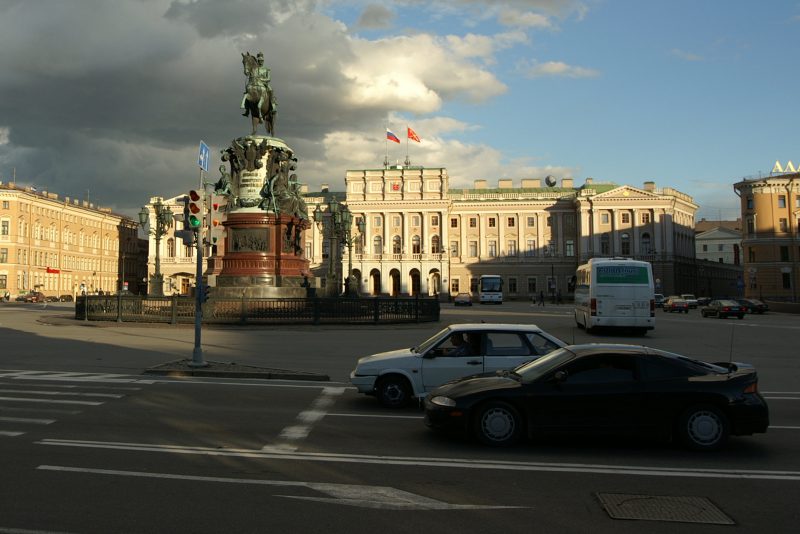 памятник Николаю I, Исаакиевская площадь, Мариинский дворец