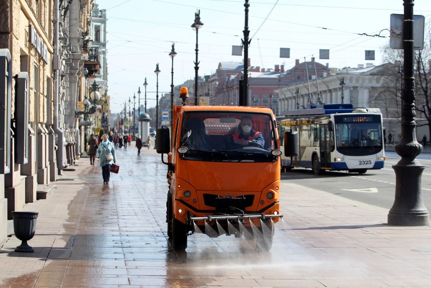 уборка улиц, тротуар, Невский проспект, поливальная машина, мойка тротуара