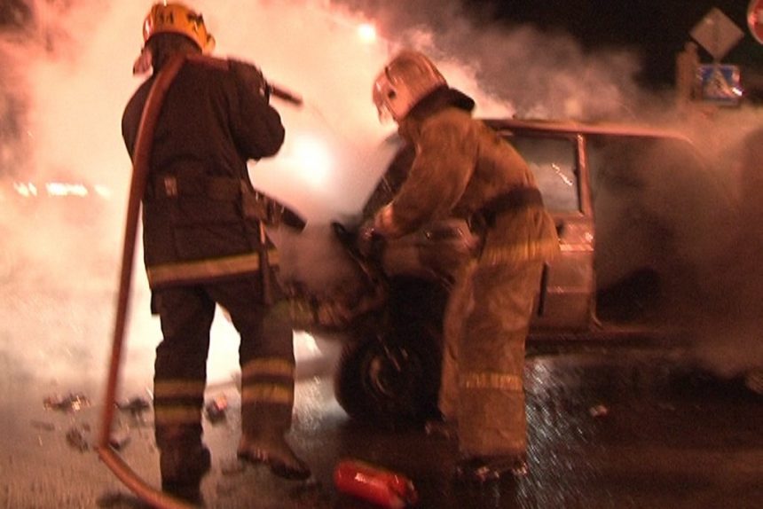пожар, поджог автомобиля, пожарные