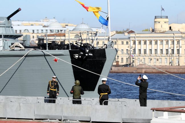 День Победы, 9 мая, военные корабли, моряки, тральщик Павел Хенов