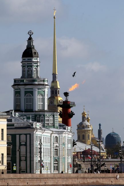 День Победы, 9 мая, зажжённые Ростральные колонны, Кунсткамера