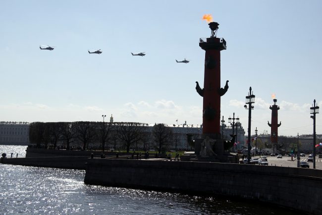 День Победы, 9 мая, Ростральные колонны, авиация, вертолёты