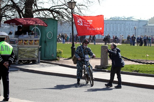 9 мая, День Победы, знамя, фотограф, журналист, Дмитрий Ловецкий