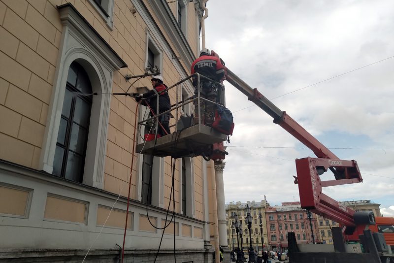 мытьё фасадов, Московский вокзал, весенняя уборка