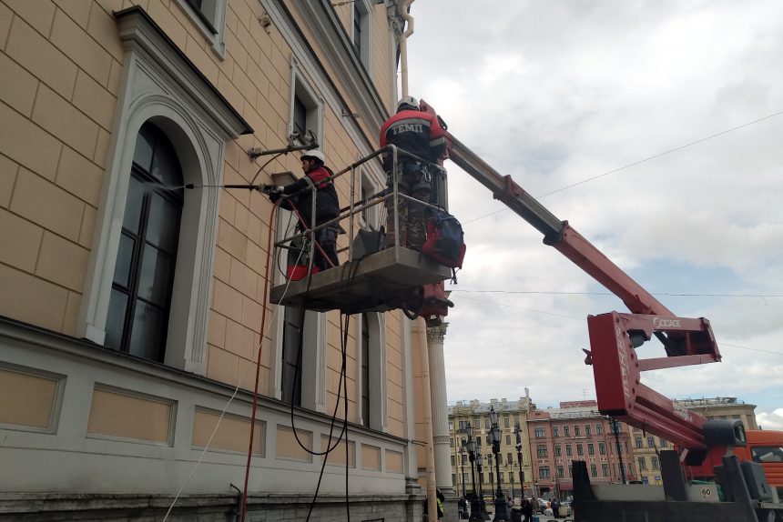 мытьё фасадов, Московский вокзал, весенняя уборка