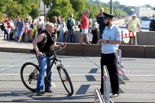 военно-морской парад, день ВМФ, репетиция, зрители, полиция, велосипедист, перекрытие дорог, Троицкий мост