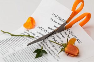 развод расторжение брака ножницы бумага