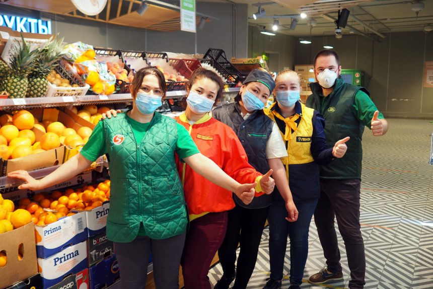 акция солидарности работников торговли, обмен униформой, работники торговли, магазин