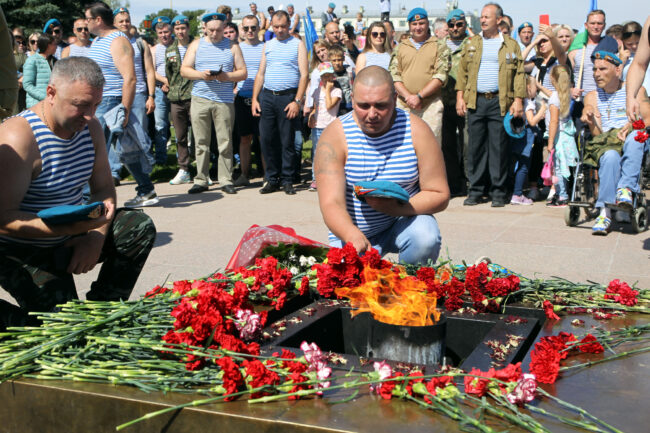 день ВДВ, Марсово поле, вечный огонь