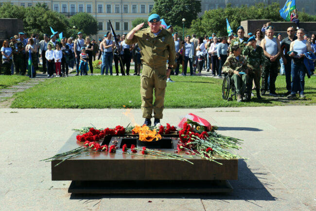 день ВДВ, Марсово поле, вечный огонь