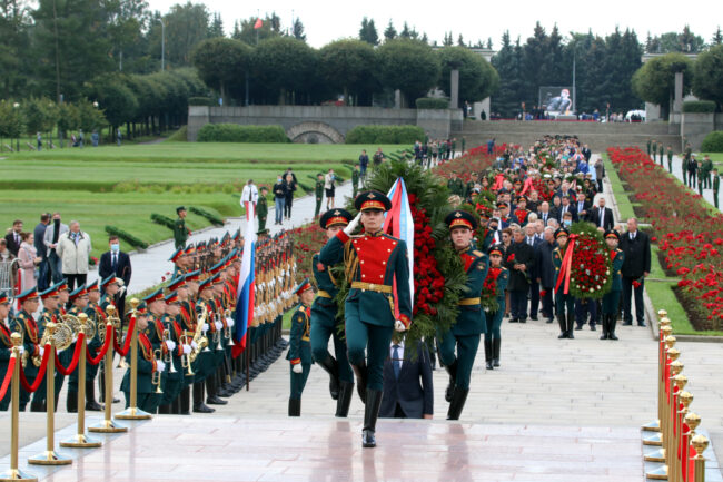 Пискарёвское мемориальное кладбище, почётный караул, день памяти жертв блокады