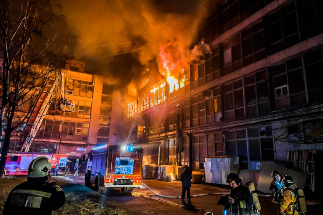 пожар в бывшем здании ЛЭМЗ