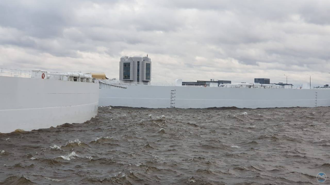 Погода дамба спб. Дамба Кронштадт. Кронштадтский Корабельный фарватер. Комплекс защитных сооружений Санкт-Петербурга. Кронштадтский Корабельный фарватер дамба.