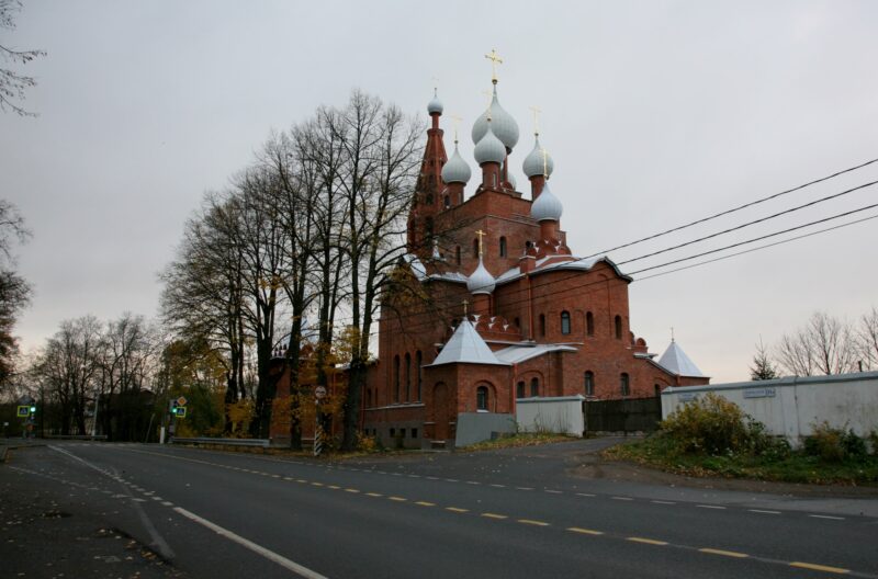 церковь Серафима Саровского в Петергофе