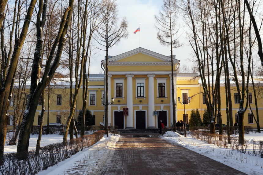 Гатчина, улица Киргетова 1, историческое здание, администрация города