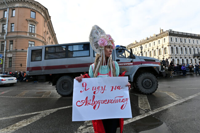 протестная акция 31 января, снегурочка