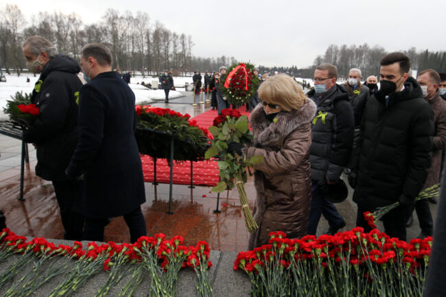 Пискарёвское мемориальное кладбище, день снятия блокады Ленинграда