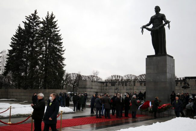 Пискарёвское мемориальное кладбище, день снятия блокады Ленинграда