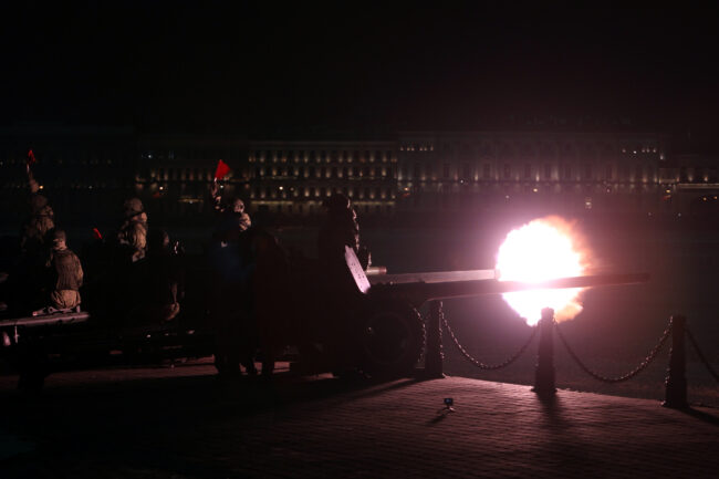 день снятия блокады Ленинграда, артиллерийский салют, артиллерия, пушки