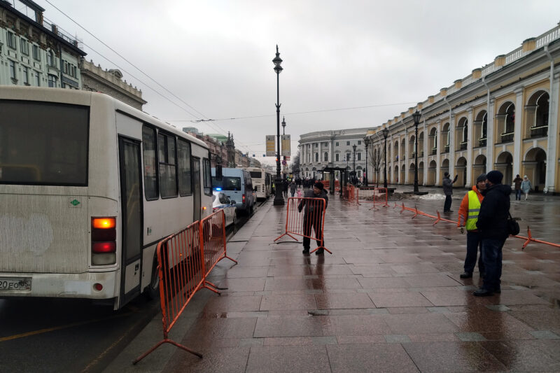 заграждения, Гостиный двор, Невский проспект