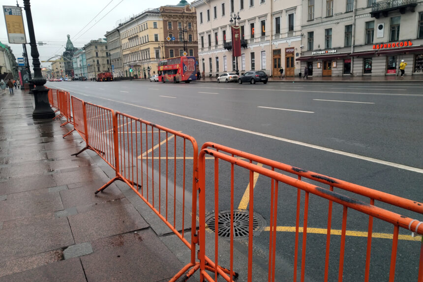 заграждения, Гостиный двор, Невский проспект