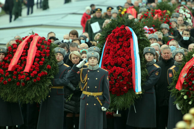 Пискарёвское мемориальное кладбище, день снятия блокады Ленинграда, почётный караул