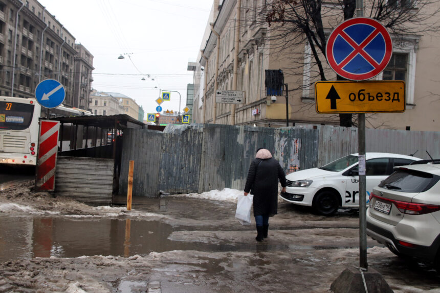 слякоть, снег, грязь, зимняя уборка, уборка снега, улица Декабристов, лужи