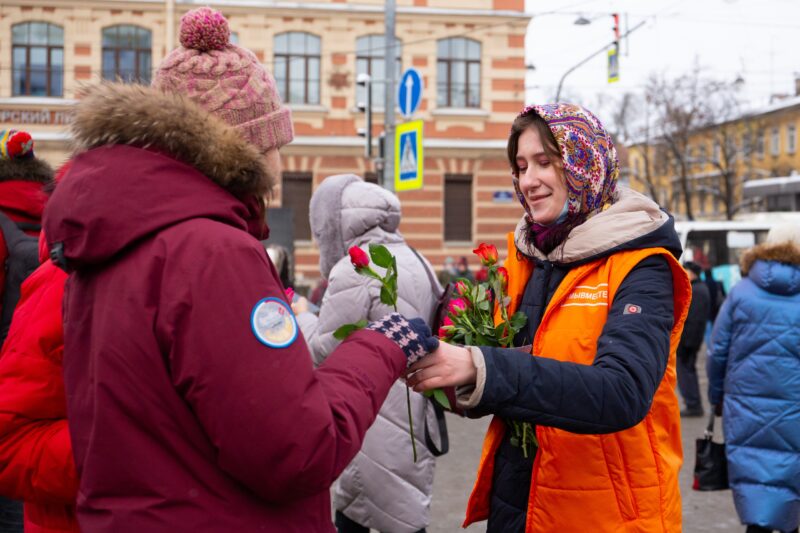 волонтёры акции #МыВместе