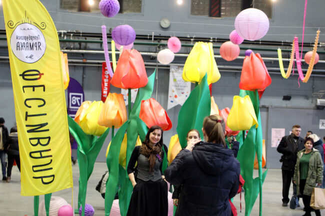 гигантские тюльпаны, фестиваль рукоделия и дизайна