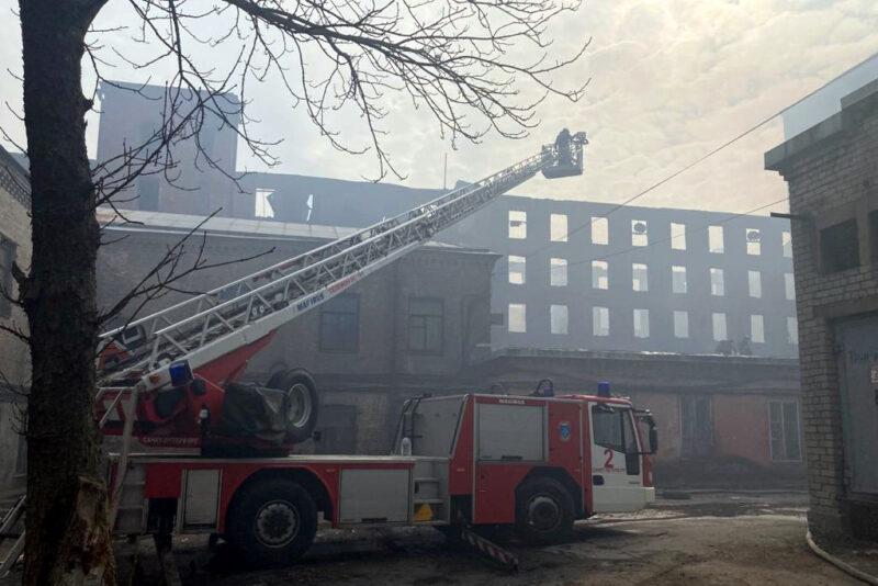 пожар в Невской мануфактуре, сгоревшее здание, пожарная машина