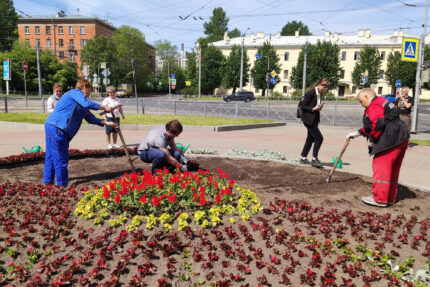 Расстанный сквер, посадка цветов, благоустройство
