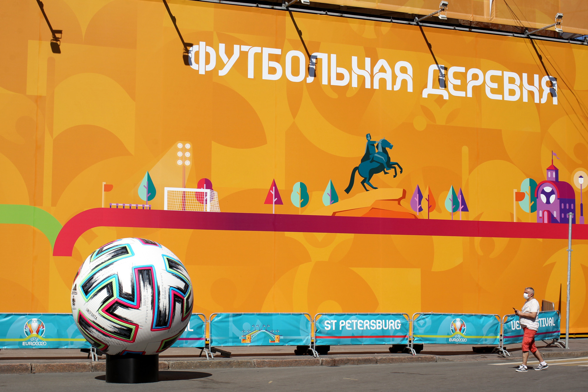 Фестиваль уефа. Футбольная деревня на конюшенной площади. Фестиваль уефа. Чемпионат европы по футболу 2028. Фестиваль уефа.
