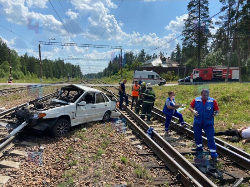 дтп, столкновение автомобиля с тепловозом, Орехово, чп на железной дороге