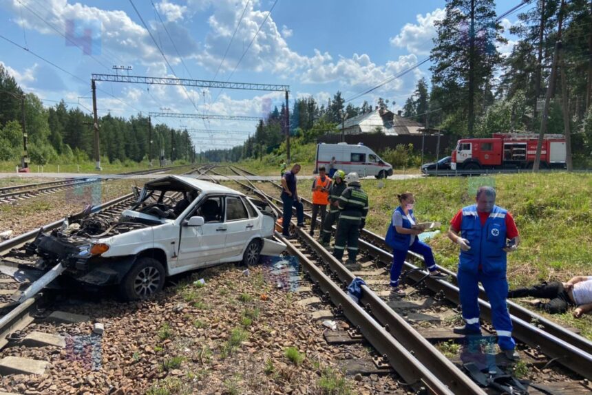 дтп, столкновение автомобиля с тепловозом, Орехово, чп на железной дороге