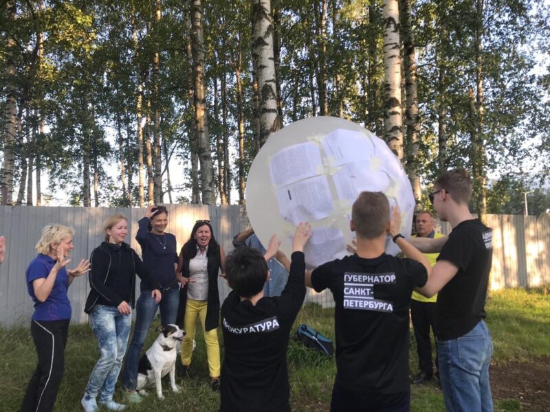 игра в волейбол, защитники Муринского парка, протест против застройки зелёных зон