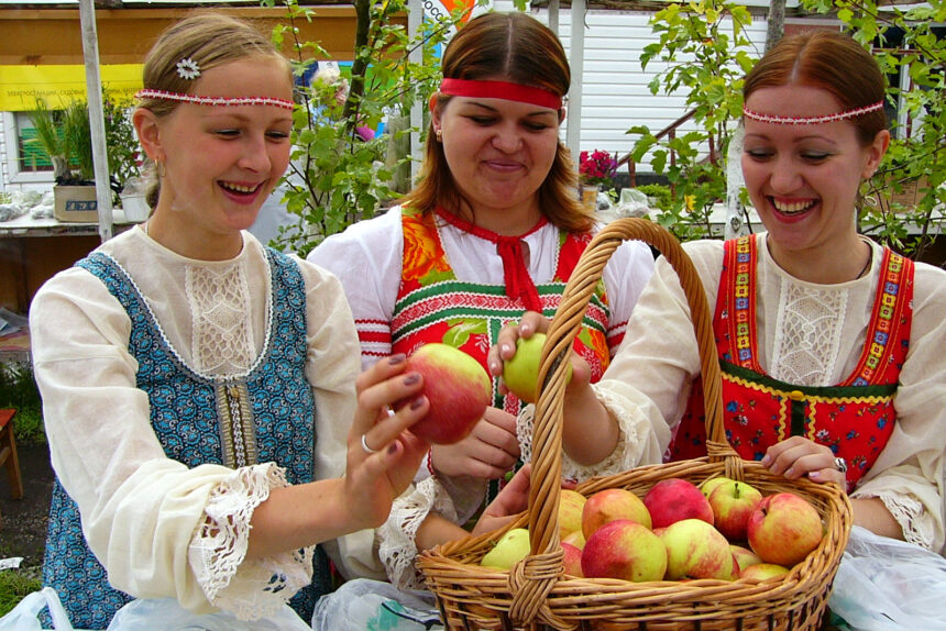 Яблочный спас, яблоки, урожай