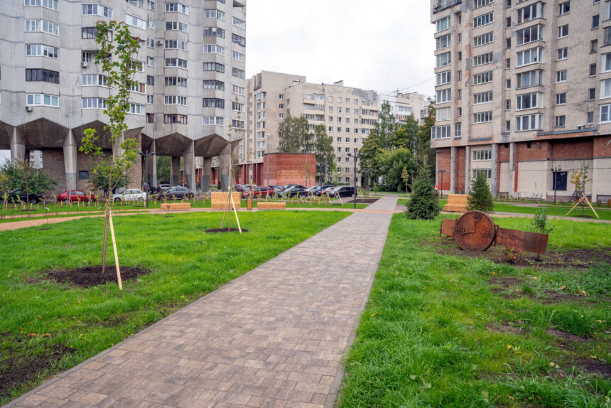 сквер Осенний марафон, зелёная зона, улица Кораблестроителей