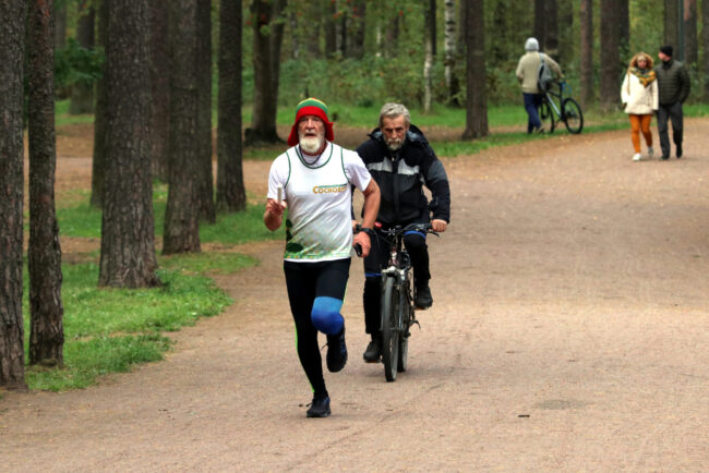 суточный забег в парке Сосновка, эстафета, бег, лёгкая атлетика, Вячеслав Кутыркин