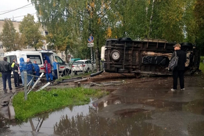 дтп, авария, столкновение, машина скорой помощи, Кириши