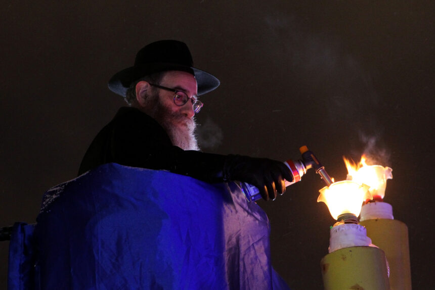 Большая хоральная синагога, Ханука, менора, иудаизм, главный раввин Петербурга Менахем-Мендл Певзнер