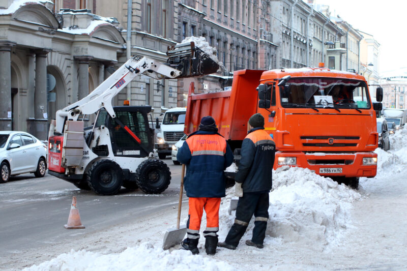 уборка снега, зимняя уборка, Гончарная улица, снегоуборочная техника, самосвал